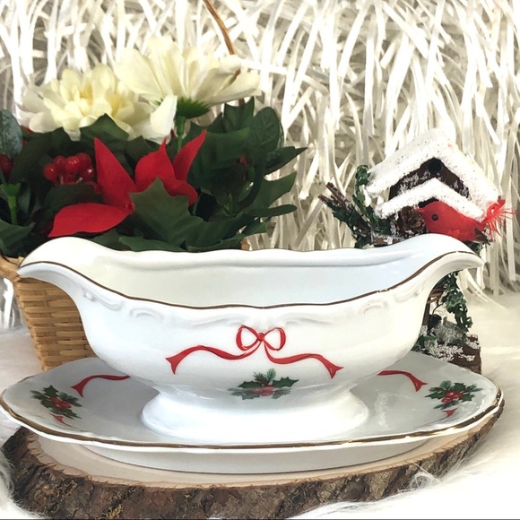 VINTAGE Christmas “Holiday Ribbons” Gravy Boat Twin Spouts WALBRZYCH serving pi - Picture 3 of 11
